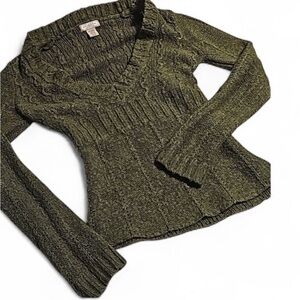 Arizona Jean Company V-Neck Sweater in Olive Green